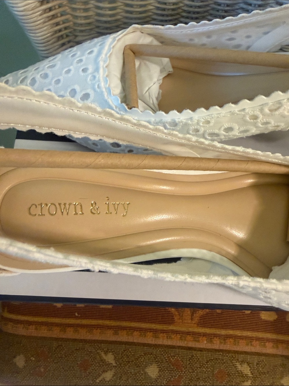 New Crown & Ivy White Eyelet Slingback Kitten Heels - Picture 2 of 8